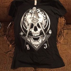 Tee